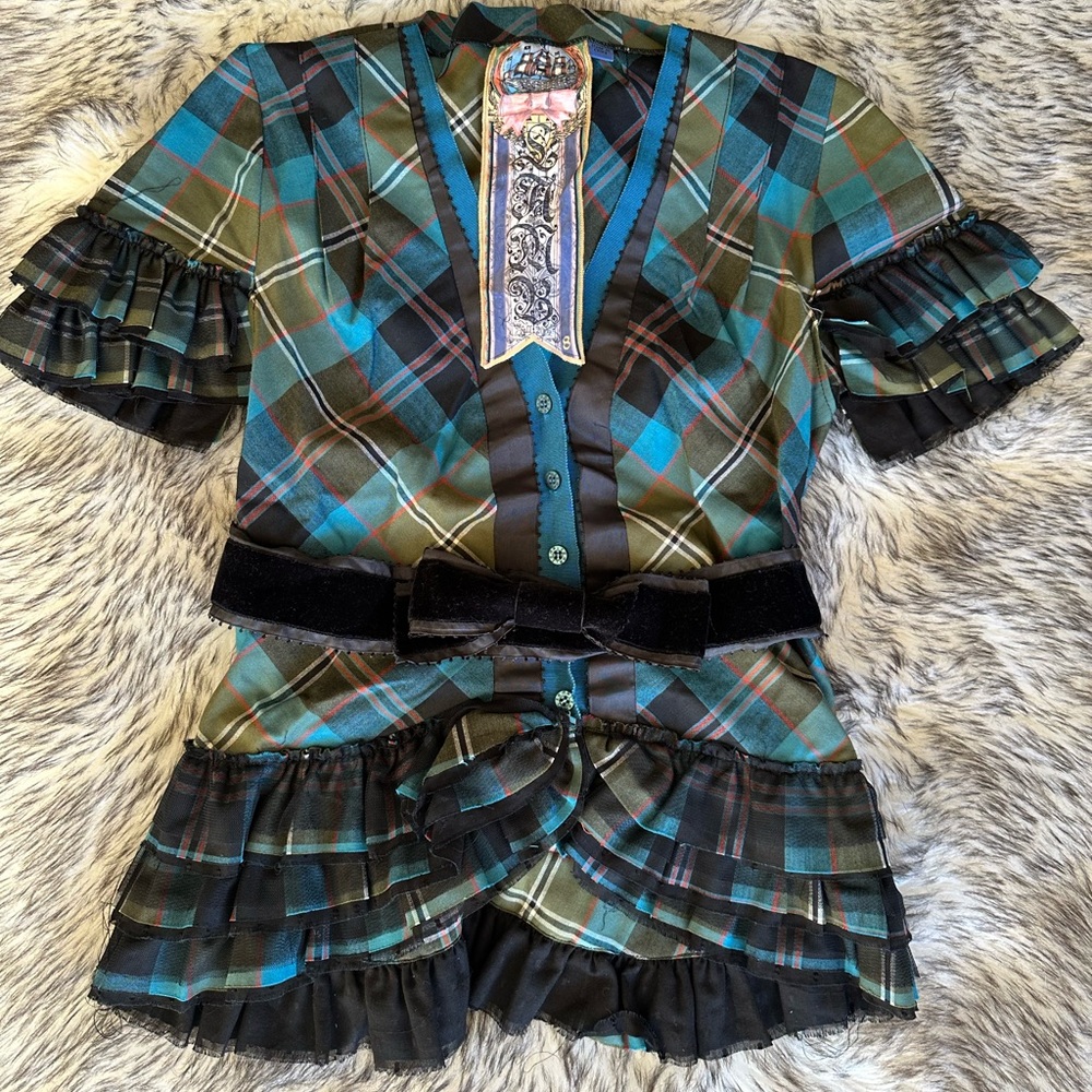 L.A.M.B. by Gwen Stefani top size 8 (medium) never worn.